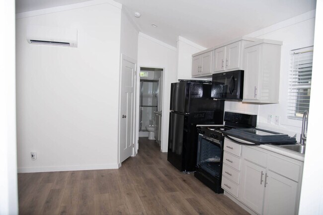 Foto del edificio - 2351 E Grand Ave