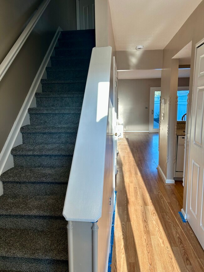 Entrance from front - 6339 Riverview Loop