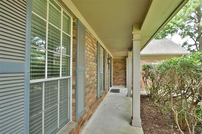 Foto del edificio - 7410 Magnolia Shadows Ln
