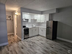 Building Photo - 720 7th Ave N