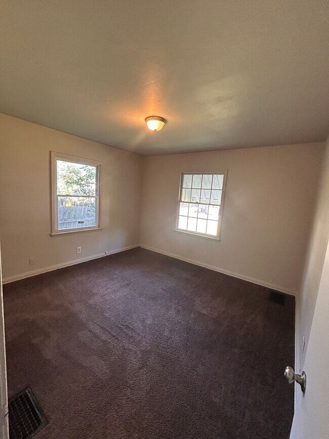 Building Photo - 4500 Plaza Dr