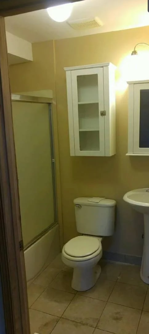 Building Photo - Cozy 2-Bedroom Home with Basement & Off-St...