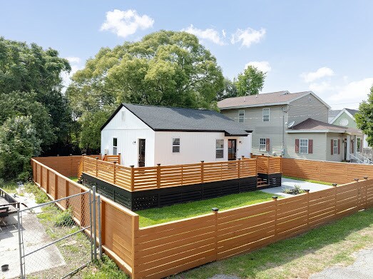 Vista lateral izquierda - 1405 Holt St