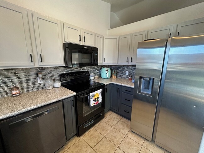 Building Photo - 420 Comstock Dr