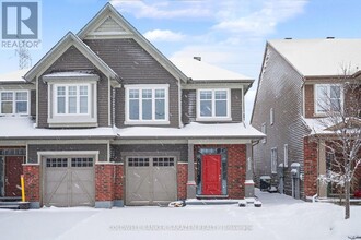 Building Photo - 622 Moorpark Ave