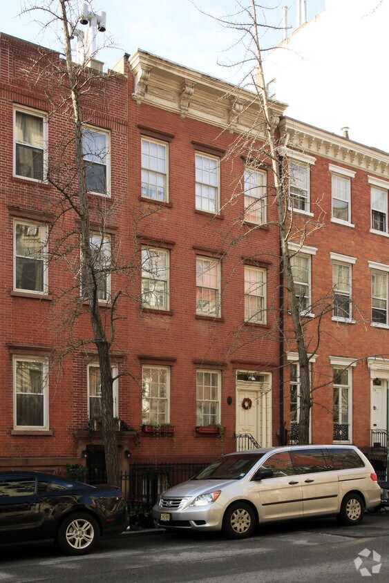 Primary Photo - 122 Washington Pl