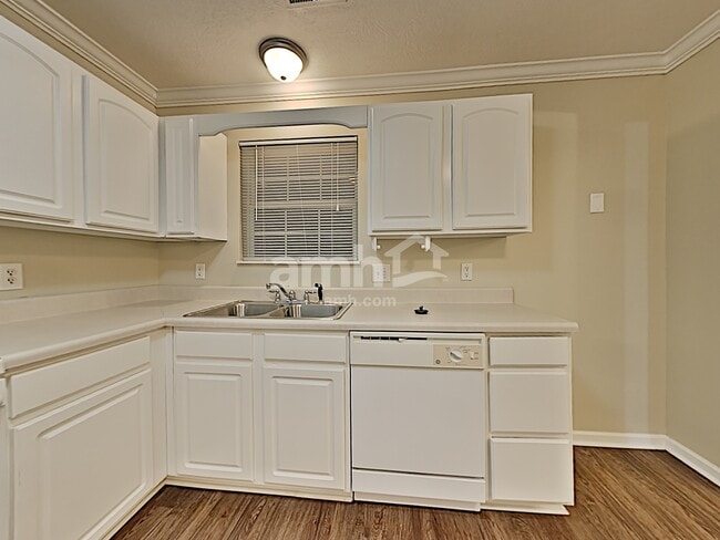 Foto del edificio - 2000 Farmstead Ln