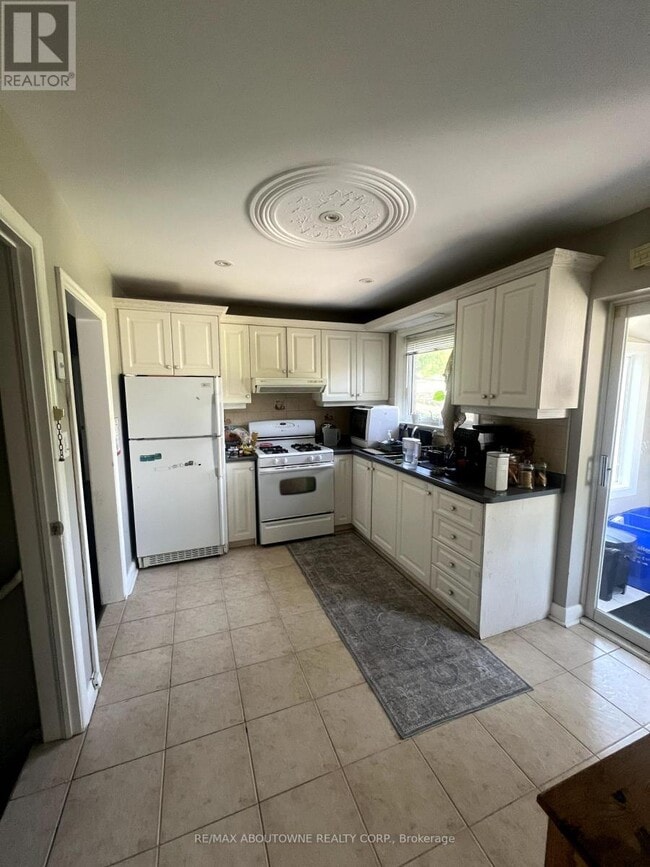 Building Photo - 243 Weighton Dr