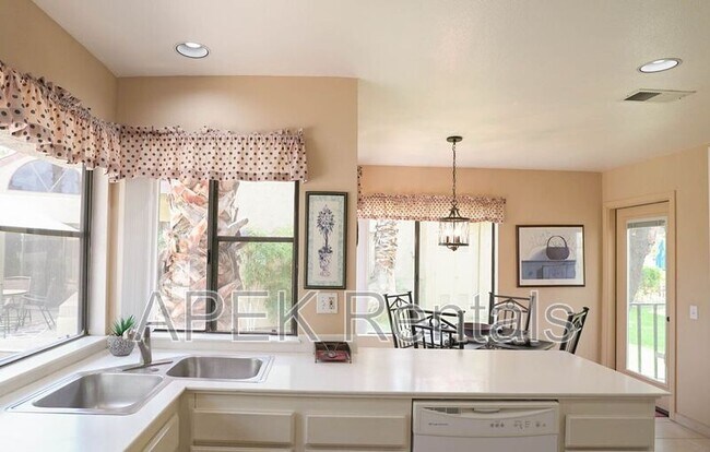 Building Photo - 211 Canyon Cir N