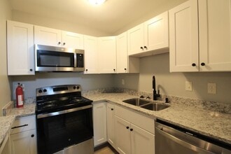 Building Photo - 1320 Bradley Dr