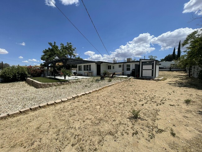 Building Photo - 61650 El Reposo St