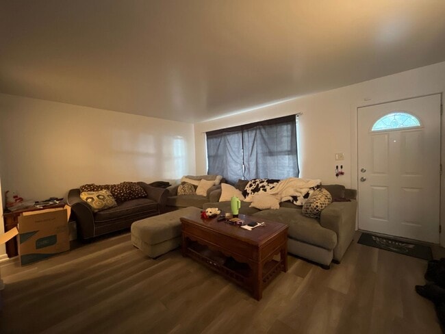 Foto del edificio - Beautifully updated 3-bedroom, 1.5-bath to...