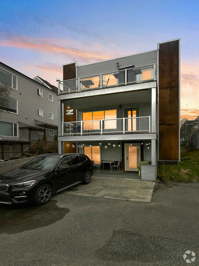 Building Photo - 617 N St