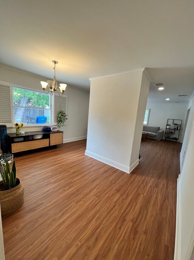 Building Photo - 4750 Santa Lucia Dr