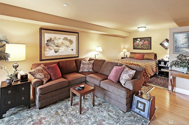 open bedroom and living area - 745 Bellevue Ave E
