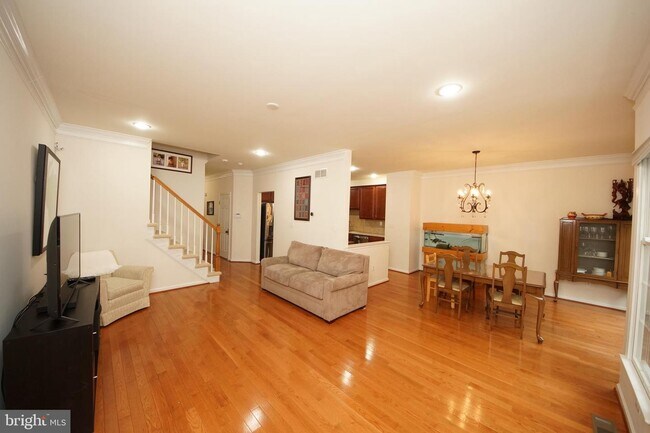 Building Photo - 15 Wedgewood Ct