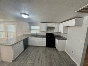 Building Photo - 512 Rice St