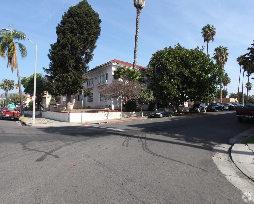 Primary Photo - 1400 N Hobart Ave