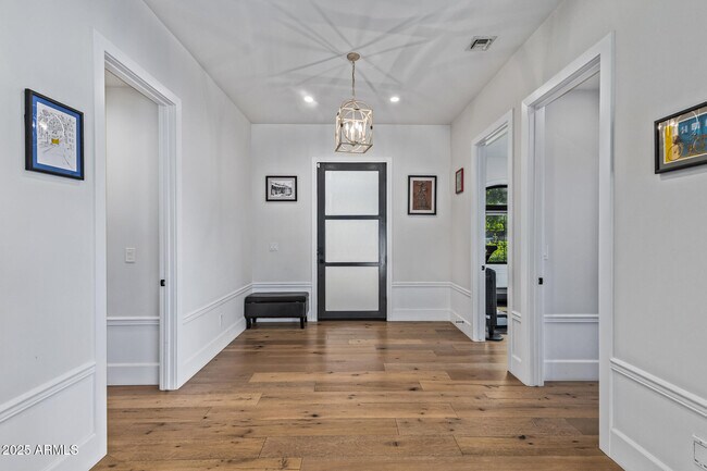 Foto del edificio - 3810 E Campbell Ave