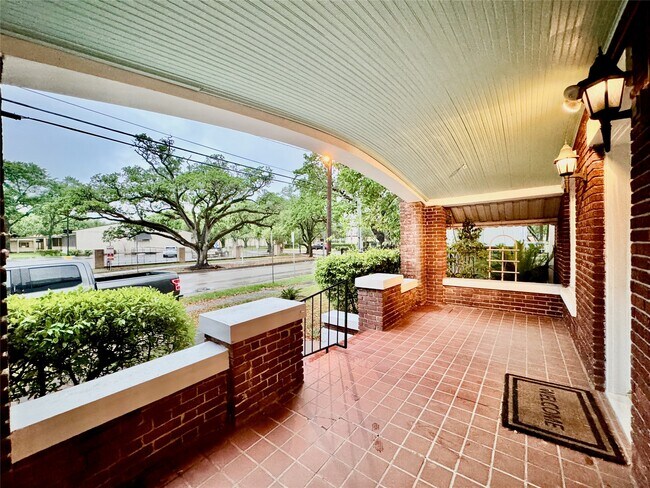 Foto del edificio - 1016 W Alabama St