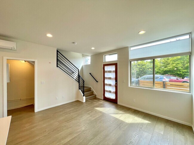 Building Photo - Great Townhome for rent