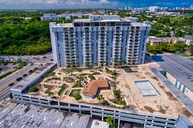 Building Photo - 13499 Biscayne Blvd