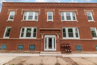Building Photo - 241 W 74th St