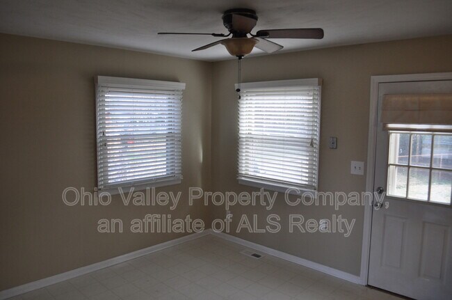 Foto del edificio - 4300 Ravenwood Dr