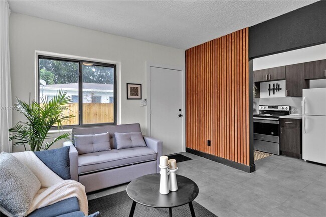 Foto del edificio - 1350 NE 111th St
