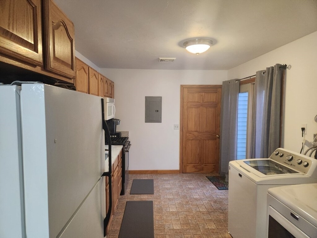 Primary Photo - 280 Wanoosnoc Rd