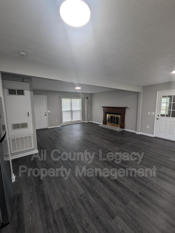 Building Photo - 816 Jefferson Dr SW