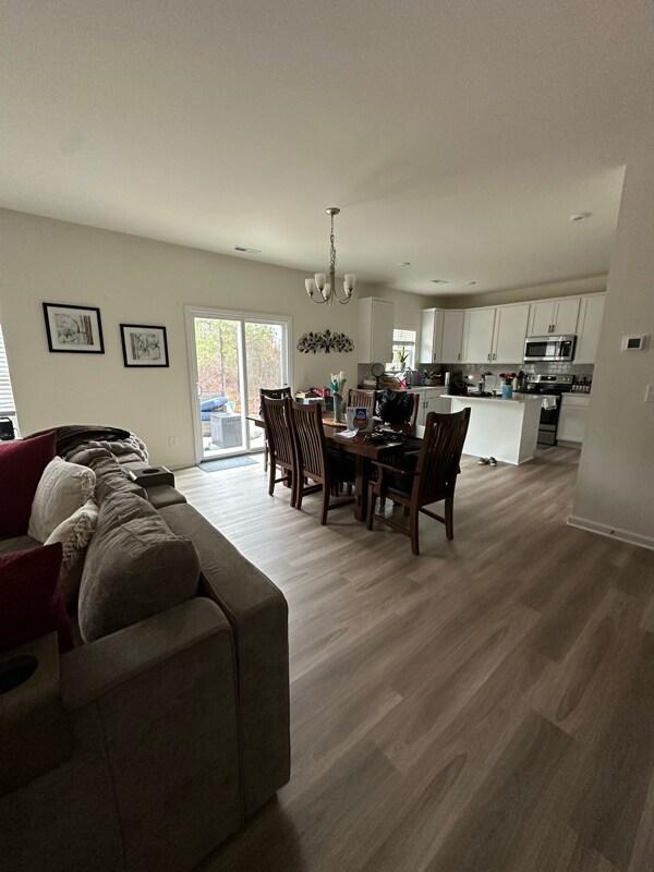 Foto del edificio - 423 Bassett Ln
