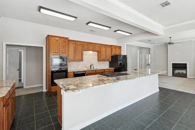 Foto del edificio - 6116 Country Hills Ct