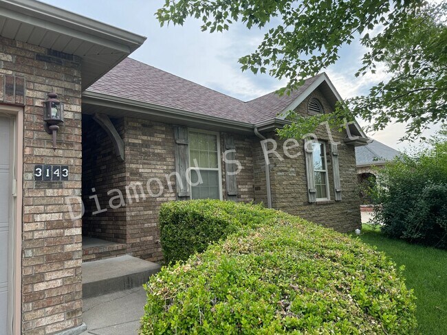 Building Photo - Gorgeous 3 Bedroom All Brick Home Availabl...