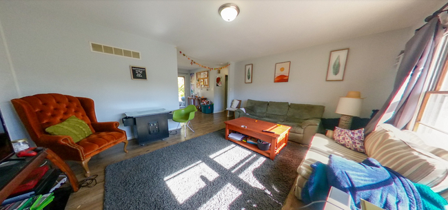 Building Photo - 3D Tour Available - Pet Friendly + Attache...