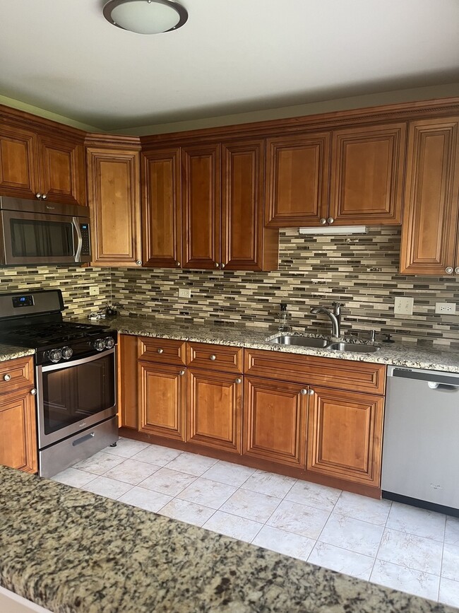 Foto del edificio - 1219 N Village Dr