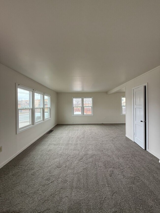 Foto del edificio - 1115-1117 Long Ave