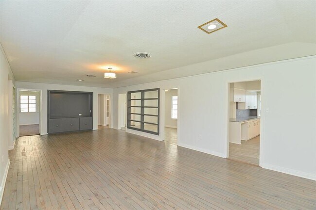 Foto del edificio - 3742 Charleston St