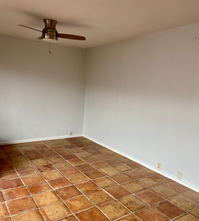 Viviendo - 1612 Colquitt St