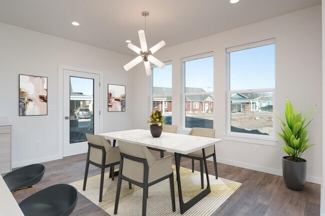 Foto del edificio - 5575 Westmorland Dr