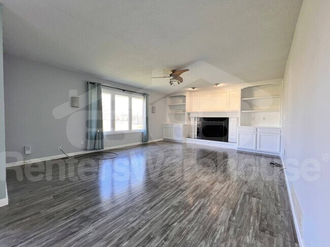 Building Photo - 1709 NE Sherman Ct