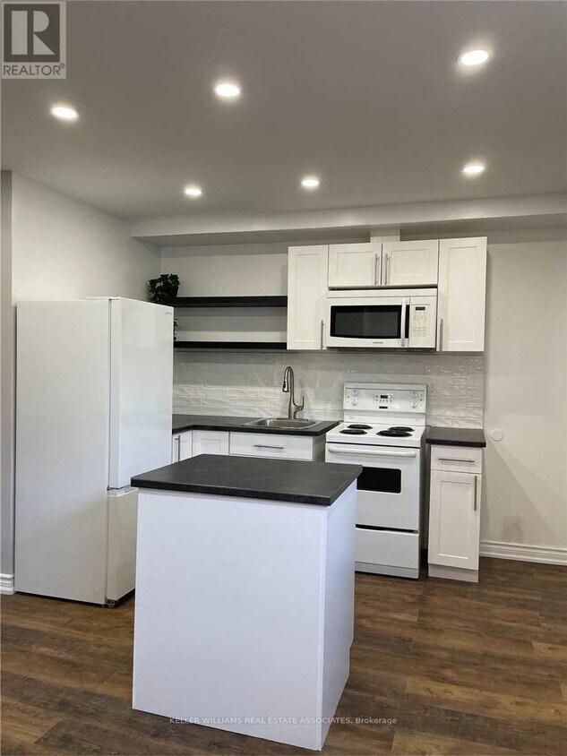 Photo principale - 233-233 Lakeshore Rd E