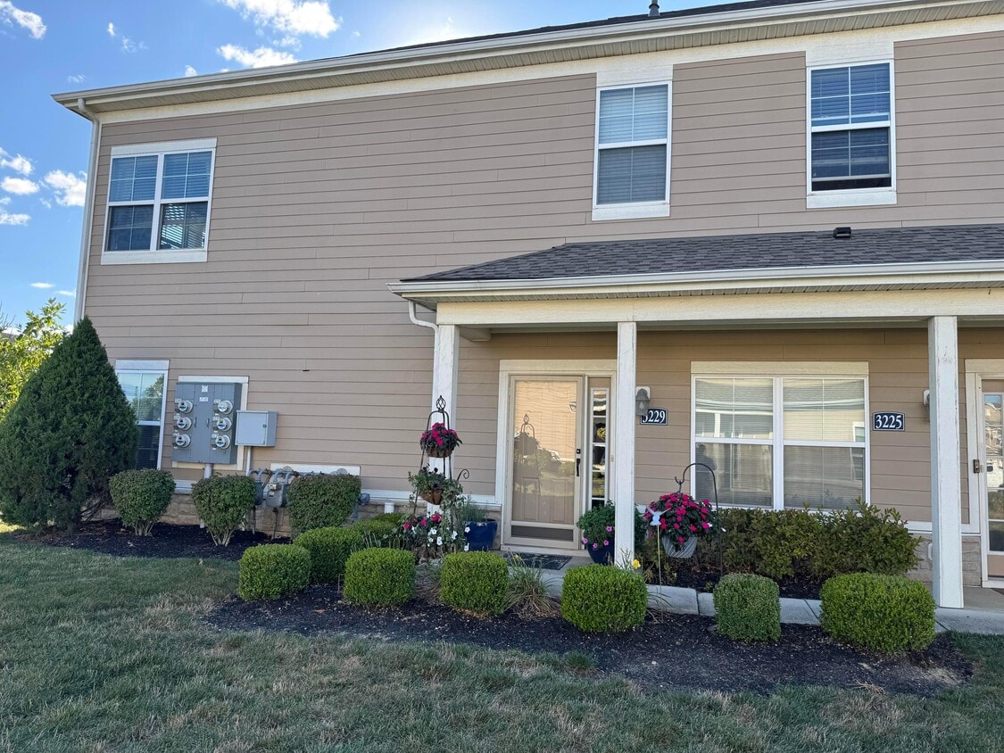 Building Photo - 3229 Rossmore Cir