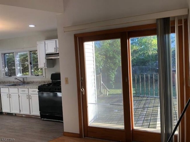 Foto del edificio - 17 Maple Ave