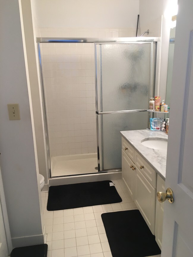 Foto del edificio - 2110 Highcourt Ln