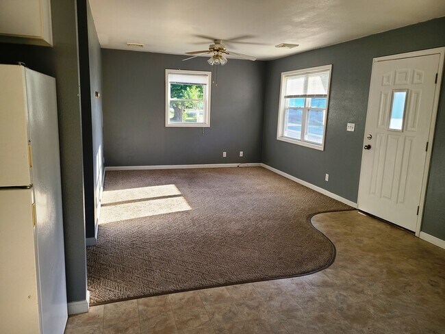 LIVING - 345 S Main St