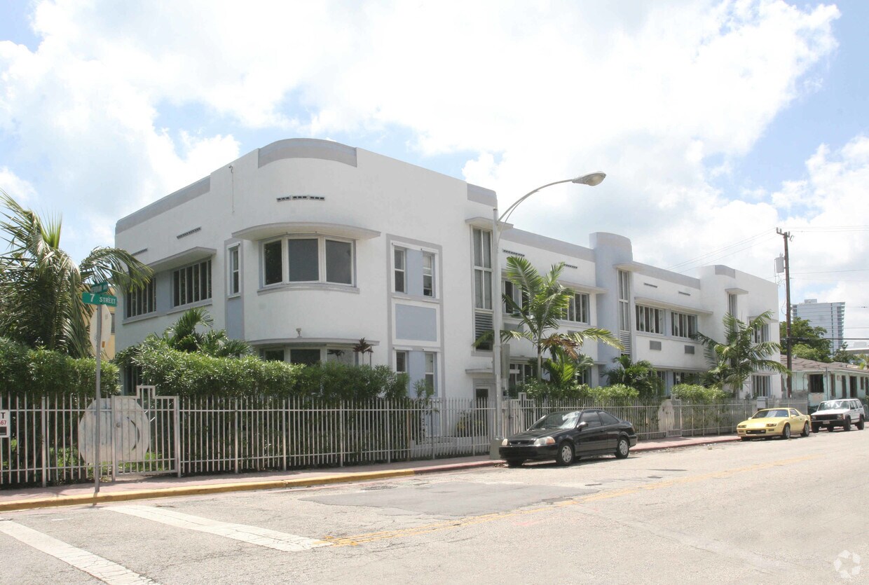 Building Photo - 810 7th St