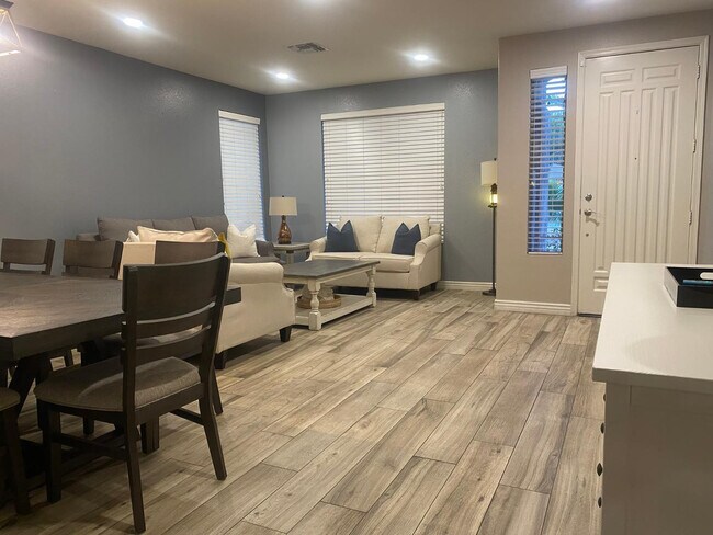 Foto del edificio - 9237 W Irma Ln