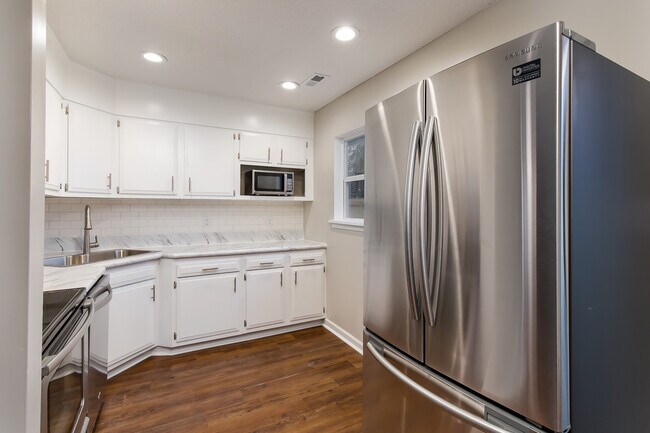 Building Photo - 32 S Onsville Place