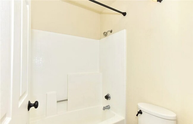 Foto del edificio - This home is a cozy 1 BR, 1 BA Condo
